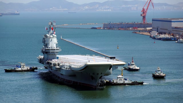 Kriegsschiff im Meer Kriegsschiff im Meer