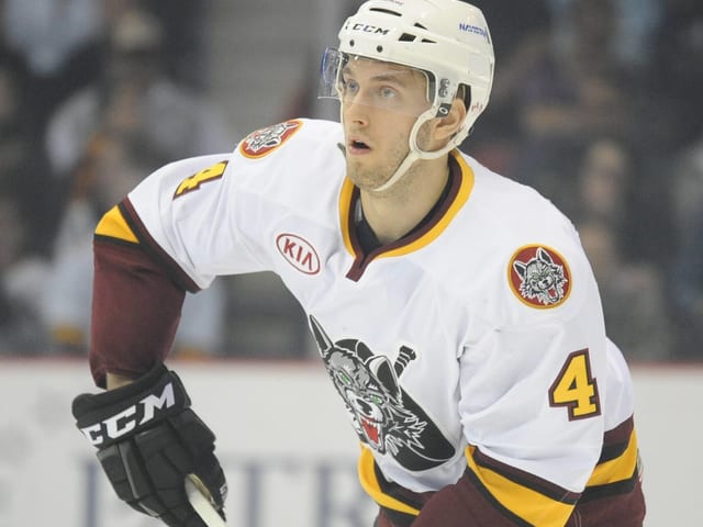 Petteri Lindbohm beim Eishockeyspielen Petteri Lindbohm beim Eishockeyspielen