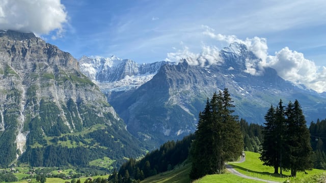 Blick von Bort zur Eigennordwand am 25. Juli. Blick von Bort zur Eigennordwand am 25. Juli.