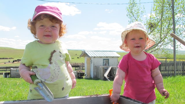 Josephine und Schwester Elena (rechts). Josephine und Schwester Elena (rechts).