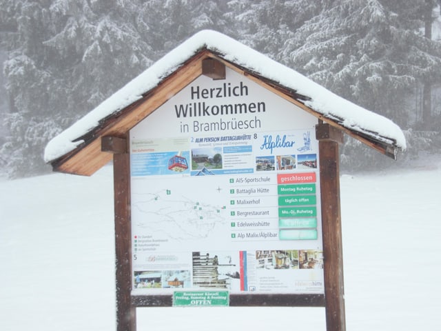 La tabla da bainvegni a Brambrüesch. La tabla da bainvegni a Brambrüesch.