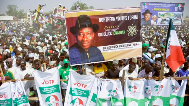 Die Anhänger des amtierenden Präsidenten Goodluck Jonathan bei einer Kundgebung in Kano