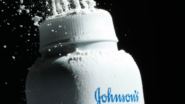 Flasche mit Babypuder der Marks Johnson Flasche mit Babypuder der Marks Johnson