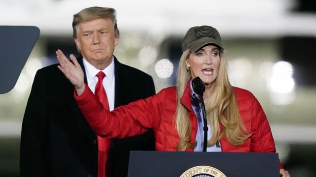 Kelly Loeffler an einer Wahlkampfveranstaltung mit US-Präsident Trump Kelly Loeffler an einer Wahlkampfveranstaltung mit US-Präsident Trump