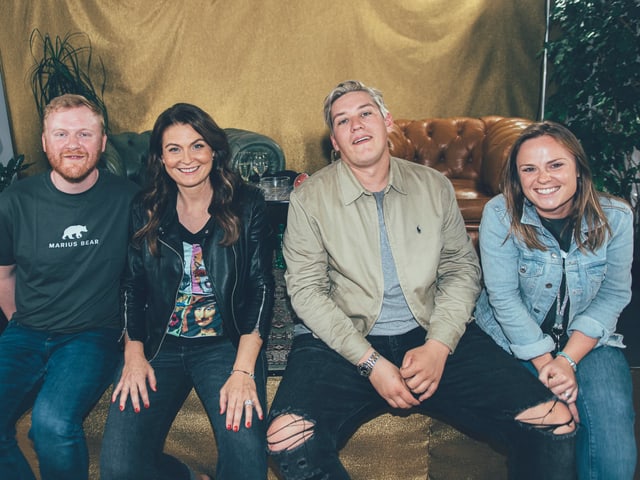Marius Bear, Judith Wernli und Fans.