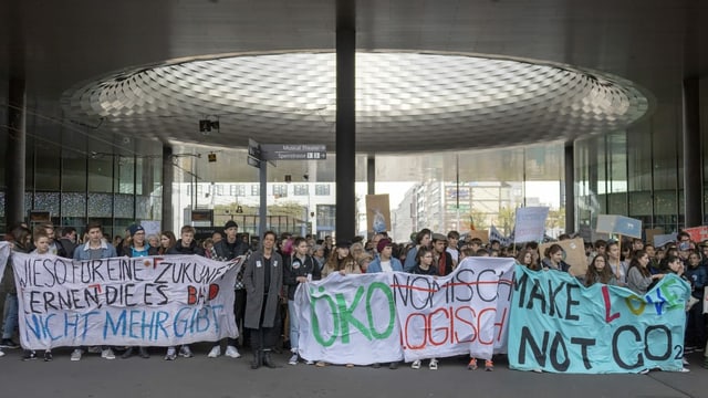 Demonstration der Klimajugend. Demonstration der Klimajugend.