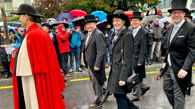 Einzug in den Ring bei Regen und Schnee im Mai 2019. Einzug in den Ring bei Regen und Schnee im Mai 2019.