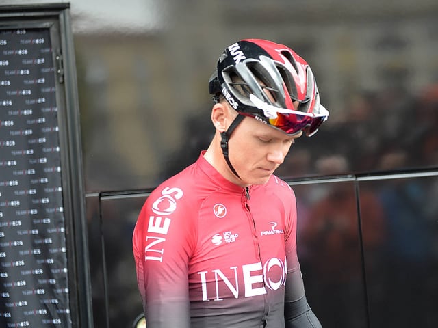 Chris Froome mit gesenktem Blick. Chris Froome mit gesenktem Blick.