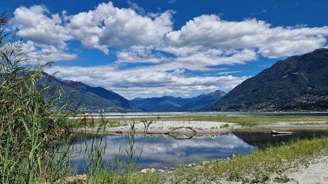 Dry shore on Lake Maggiore