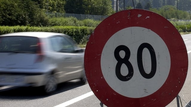 80er Tafel an der Autobahn 80er Tafel an der Autobahn