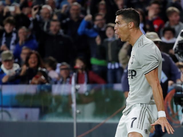 Cristiano Ronaldo schreit seine Freude heraus. Cristiano Ronaldo schreit seine Freude heraus.