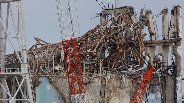 Das zerstörte Dach von Reaktor 3 des AKW Fukishima-Daiichi Das zerstörte Dach von Reaktor 3 des AKW Fukishima-Daiichi