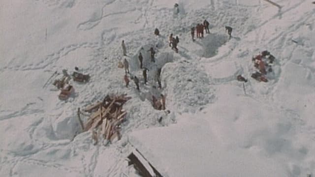 Trais persunas èn mortas en la lavina dad Acla il 1975. Trais persunas èn mortas en la lavina dad Acla il 1975.