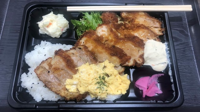 Bento Box mit Poulet und Reis Bento Box mit Poulet und Reis
