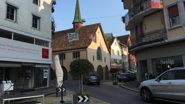 Altstadt von Arbon, mehrere Autos Altstadt von Arbon, mehrere Autos