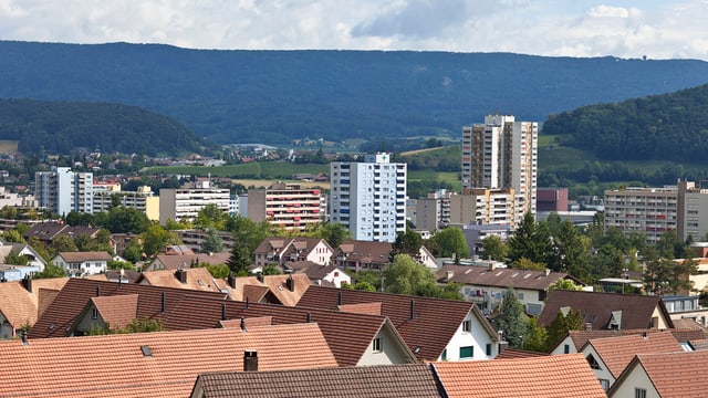 Sicht auf Hochhäuser und Einfamilienhäuser von Spreitenbach Sicht auf Hochhäuser und Einfamilienhäuser von Spreitenbach