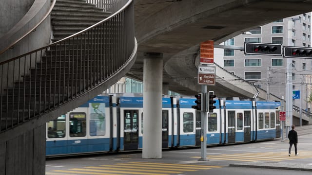 Tram am Escher-Wyss-Platz Tram am Escher-Wyss-Platz
