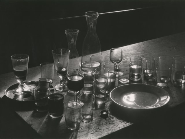 Am Morgen im Restaurant "Schwanen", Oeschgen, 1942. Am Morgen im Restaurant "Schwanen", Oeschgen, 1942.
