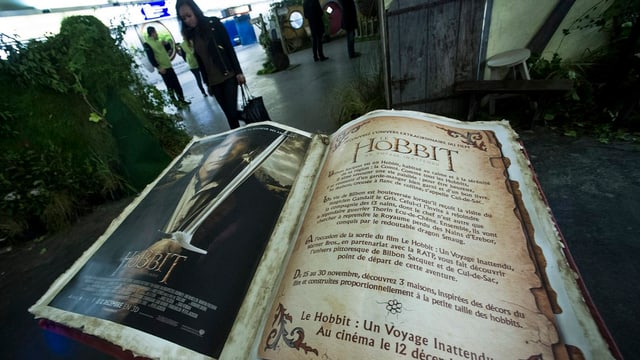 Werbung für den «Hobbit»-Film in der Metro-Station Auber in Paris. Werbung für den «Hobbit»-Film in der Metro-Station Auber in Paris.
