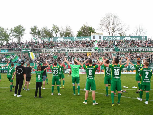 Chemie feiert mit Fans