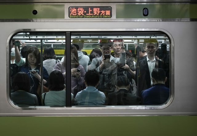 Viele Menschen in U-Bahn Viele Menschen in U-Bahn