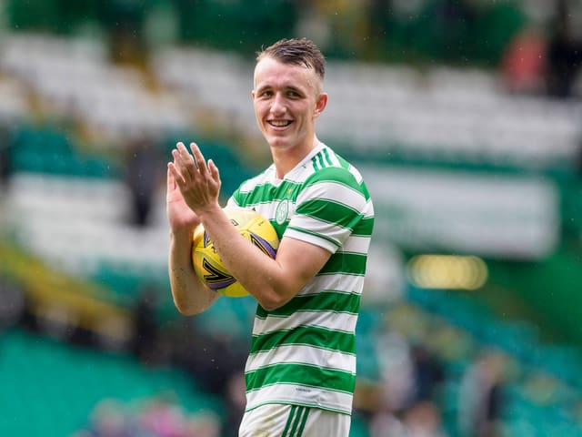 David Turnbull mit Ball