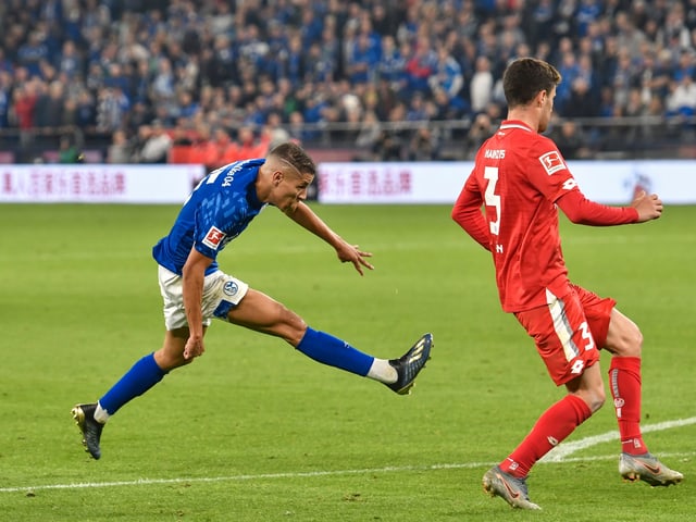 Amine Harit schiesst Schalke gegen Mainz ins Glück. Amine Harit schiesst Schalke gegen Mainz ins Glück.