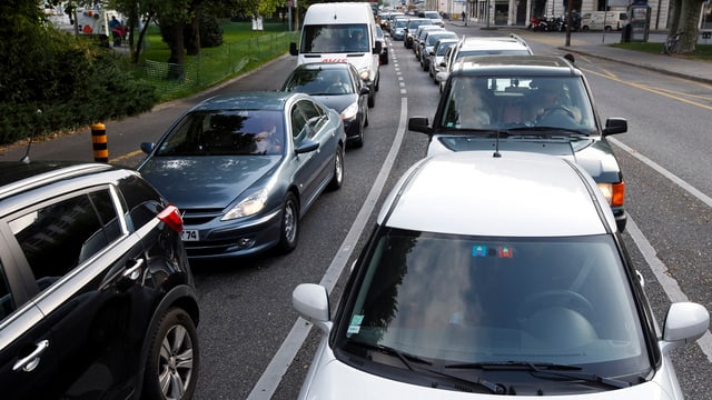 Eine Autokolonne Eine Autokolonne