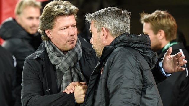 Jeff Saibene und Urs Fischer beim Handshake. Jeff Saibene und Urs Fischer beim Handshake.