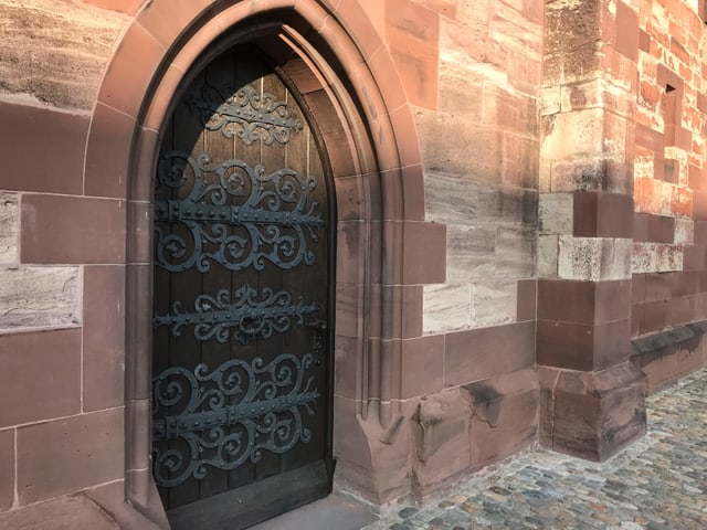 Der Rundbogen am Münster. Der Rundbogen am Münster.