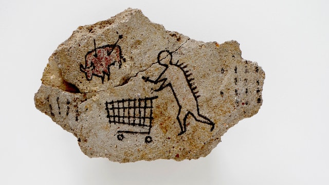 Ein Stein mit einer Strichfigur, die einen Einkaufswagen schiebt. Ein Stein mit einer Strichfigur, die einen Einkaufswagen schiebt.