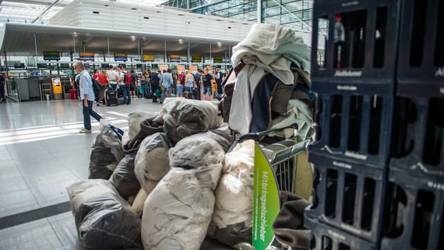 Kissen und Decken am Flughafen München nach Sicherheitspanne Kissen und Decken am Flughafen München nach Sicherheitspanne