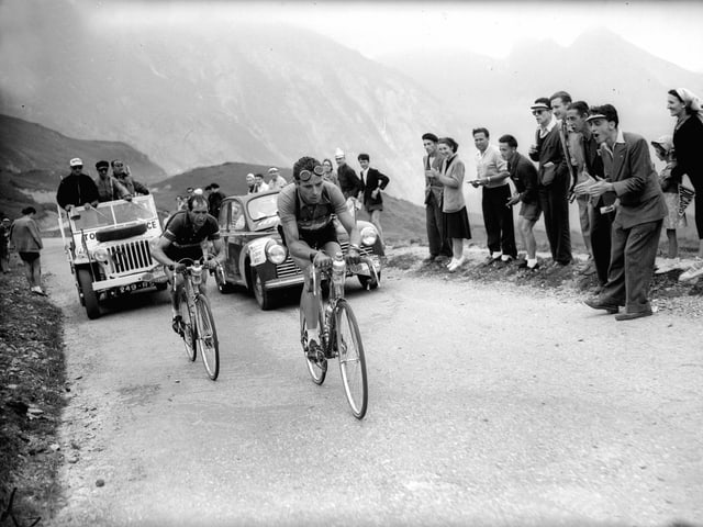 Hugo Koblet mit Gino Bartali am Hinterrad. Hugo Koblet mit Gino Bartali am Hinterrad.