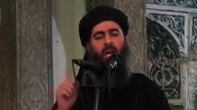 Abu Bakr al-Baghdadi in einer Moschee. Abu Bakr al-Baghdadi in einer Moschee.