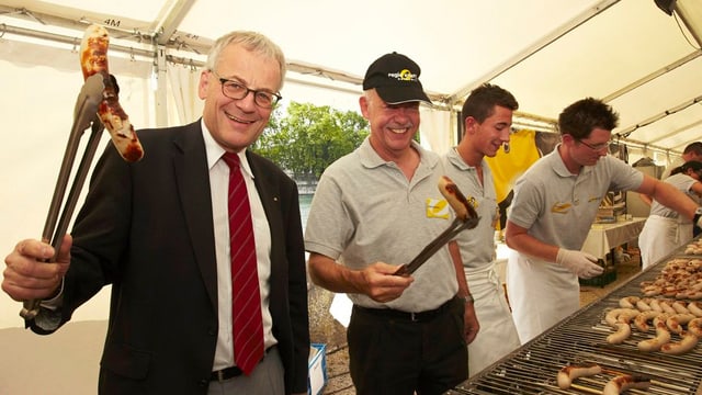 Kurt Fluri mit Bratwurst Kurt Fluri mit Bratwurst