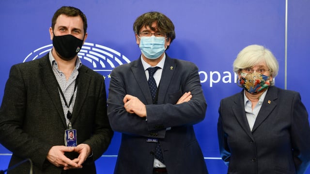 Zu sehen Toni Comín, Carles Puigdemont und Clara Ponsatí: Zu sehen Toni Comín, Carles Puigdemont und Clara Ponsatí: