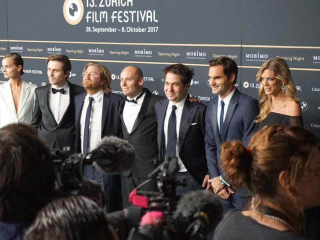 Maestro himself auf dem green Carpet. Logisch, da wollten ganz viele mit aufs Foto.