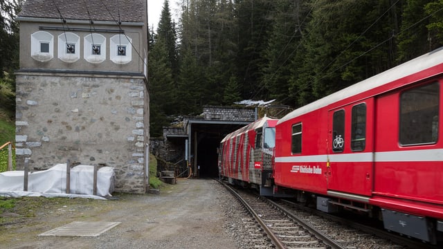Il tunnel da l'Alvra. Il tunnel da l'Alvra.