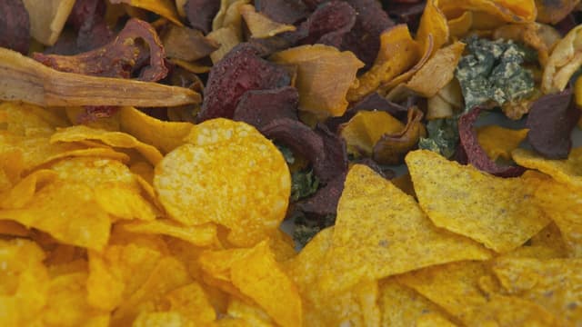 Chips aus Randen, Pastinaken und Süsskartoffeln Chips aus Randen, Pastinaken und Süsskartoffeln