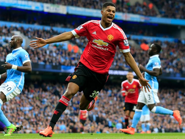 Marcus Rashford freut sich über seinen Treffer.