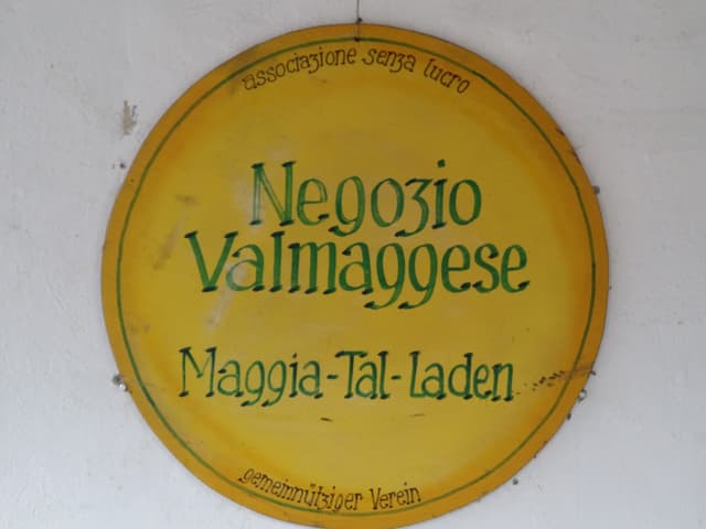 Das gemalte Schild des Ladens