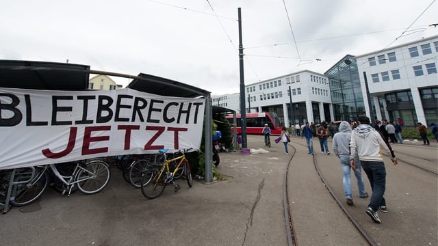 Demonstration vor dem Bundesamt für Migration im September 2013. Demonstration vor dem Bundesamt für Migration im September 2013.