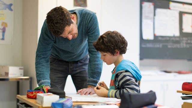 Lehrerin verführt schüler