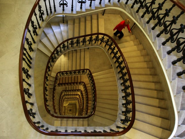 Der Burnout-Prozess ist wie eine Wendeltreppe. Der Burnout-Prozess ist wie eine Wendeltreppe.