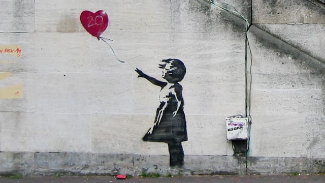 Eines der berühmtesten Bilder von Banksy prangt an einer Wand in London. Eines der berühmtesten Bilder von Banksy prangt an einer Wand in London.