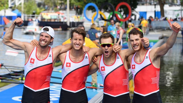 Ils 4 atlets en tenue da sport. Ils 4 atlets en tenue da sport.
