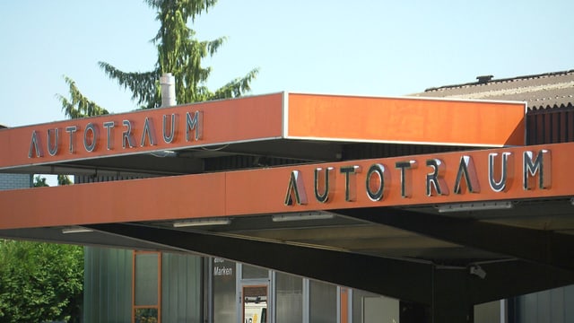 Firma beschriftet mit Autotraum. Firma beschriftet mit Autotraum.