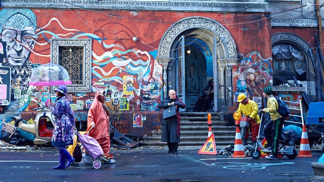 Ein depressiver Mathematiker in einer nahen Zukunft: Christoph Waltz in «The Zero Theorem». Ein depressiver Mathematiker in einer nahen Zukunft: Christoph Waltz in «The Zero Theorem».