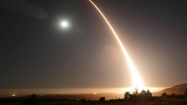 US-Militär testet Interkontinental-Rakete, 2017 in Kalifornien. US-Militär testet Interkontinental-Rakete, 2017 in Kalifornien.