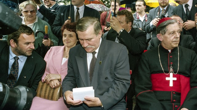 1994 war der polnische Staatspräsident Lech Walesa zu Besuch im Polenmuseum Rapperswil. 1994 war der polnische Staatspräsident Lech Walesa zu Besuch im Polenmuseum Rapperswil.